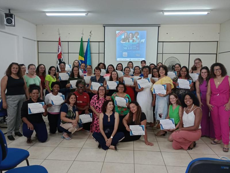 Desenvolvimento capacita 40 alunas em Empreendedorismo Criativo