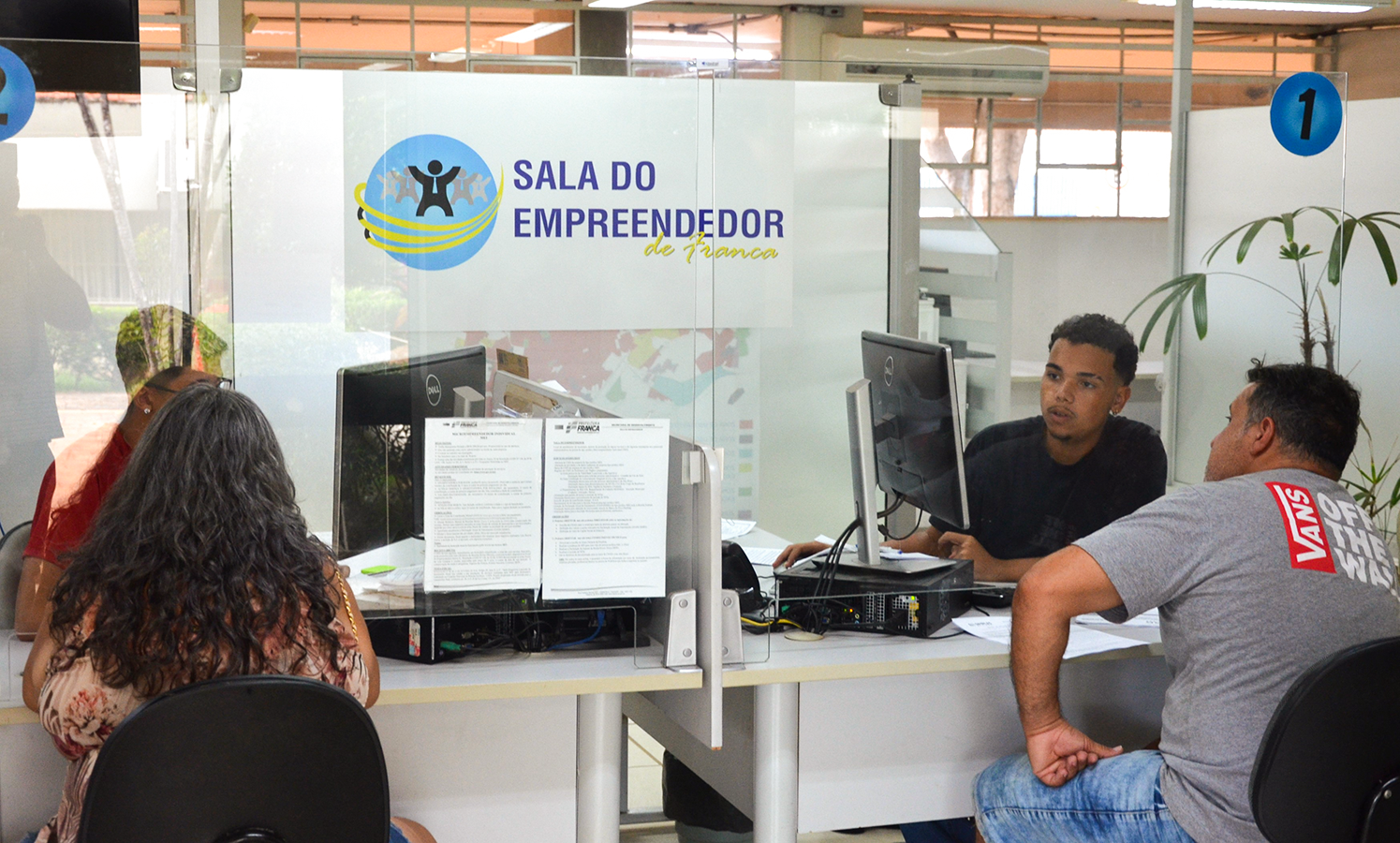 Desenvolvimento orienta MEIs para regularização após desenquadramento