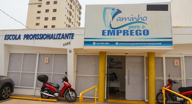 Escola Profissionalizante abre 48 vagas para cursos de informática