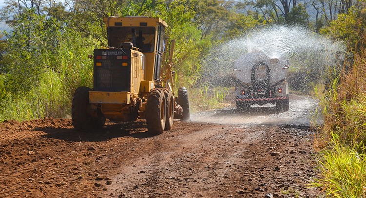 Infraestrutura faz manutenção nas estradas rurais