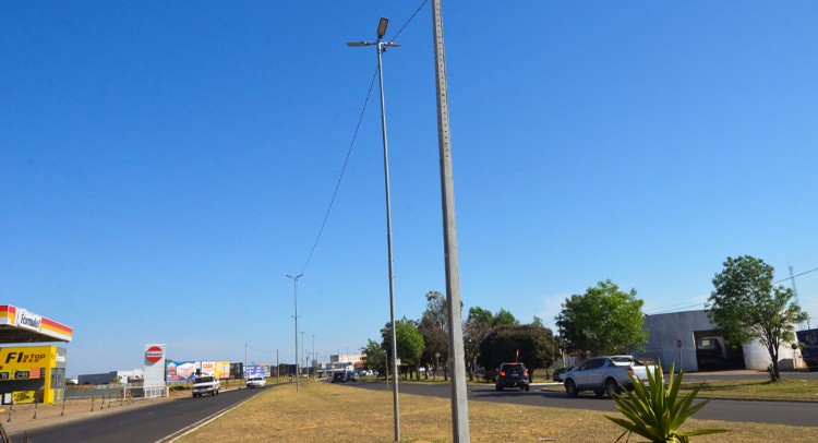 Prefeitura revitaliza iluminação em trevo do Palestina