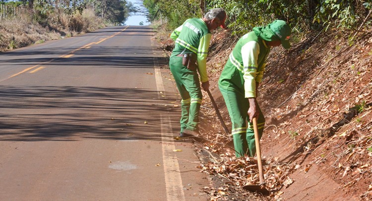 Prefeitura realiza manutenção na estrada do Paiolzinho