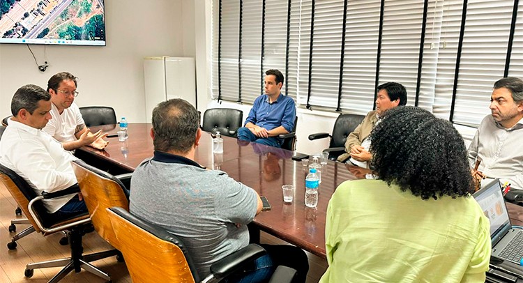 Prefeitura promove reunião com empresários sobre tarifas em produtos exportados