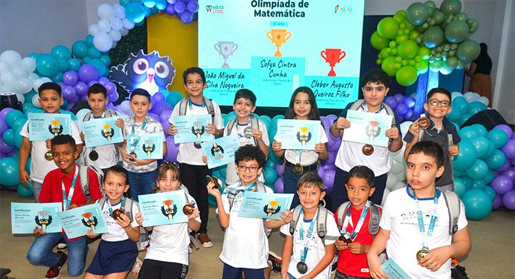 Alunos recebem premiação da Olimpíada de Matemática