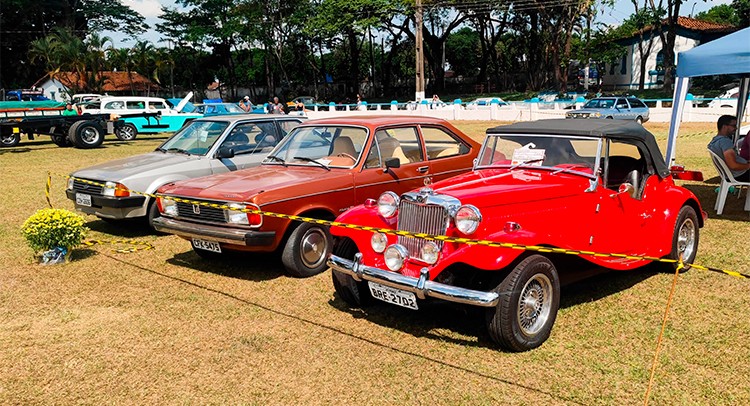 Parque 'Fernando Costa' sedia Encontro de Carros Antigos