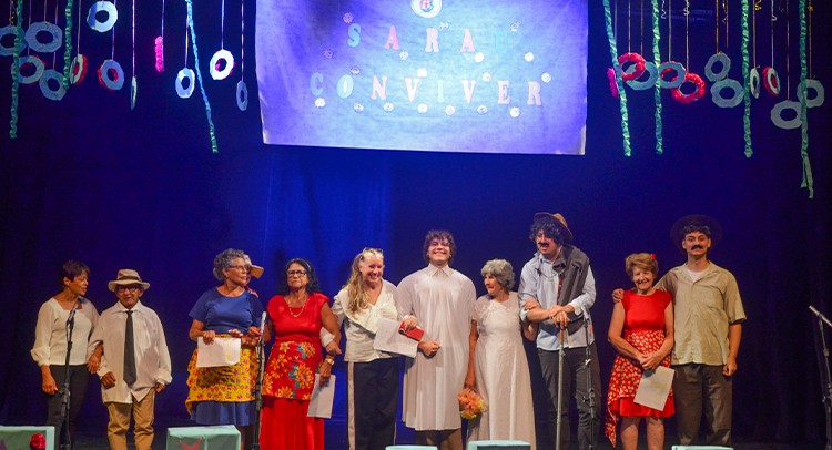 Sarau reúne usuários do ConViver Ângela Rosa