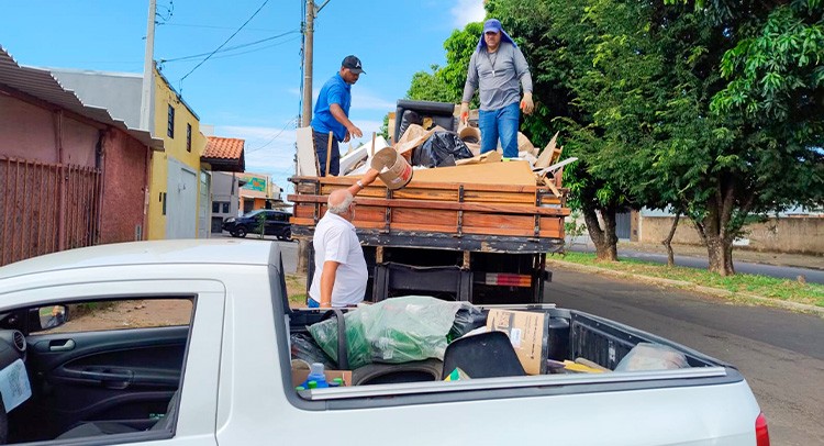 Saúde realiza Arrastão da Dengue no Ângela Rosa