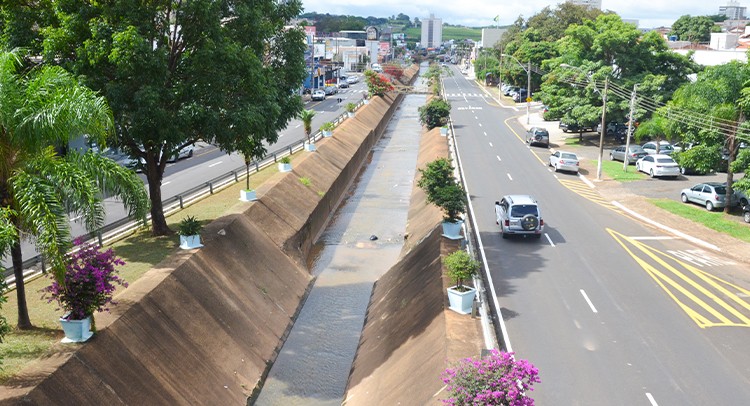 Empresas apresentam propostas para obras de combate às enchentes