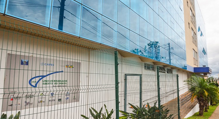 UAB abre inscrições para diversos cursos gratuitos de especialização