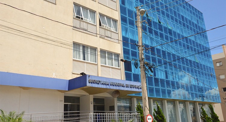 Educação recebe inscrições para 100 vagas do 'Bolsa Universidade'