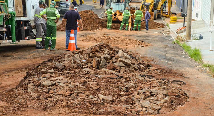 Galerias pluviais são reconstruídas no bairro Santo Agostinho