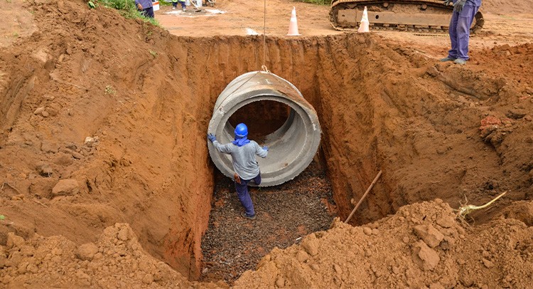 Rua próxima ao Hospital Estadual recebe galerias