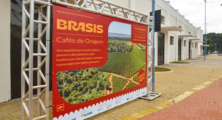 Estação Mogiana recebe exposição sobre café