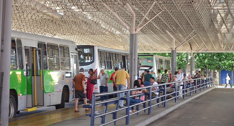 Saúde leva vacinação contra a gripe para o Terminal de Ônibus