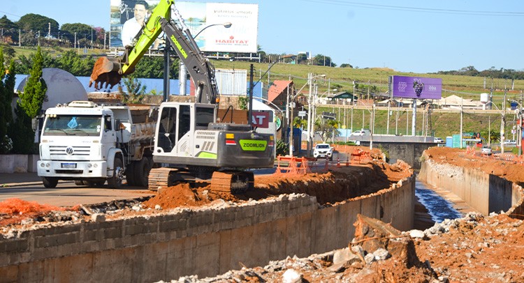 Obras na Antônio Barbosa Filho entram em nova fase; Trânsito faz interdição