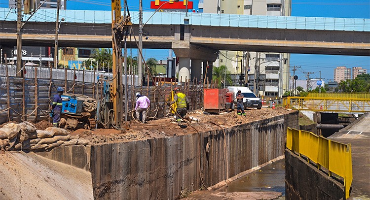 Obras antienchentes avançam nos córregos Bagres, Cubatão e Palmeiras