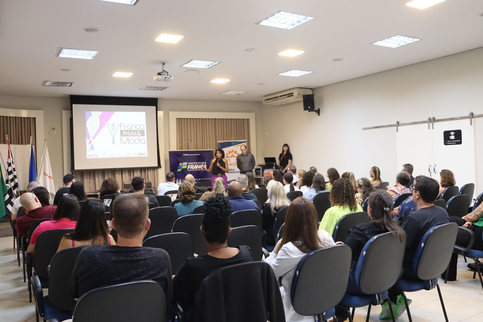 Franca Mais Moda aborda tendências de moda e comércio eletrônico