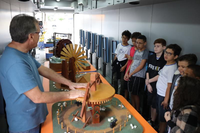 Ciênciamóvel leva a história da energia elétrica às escolas