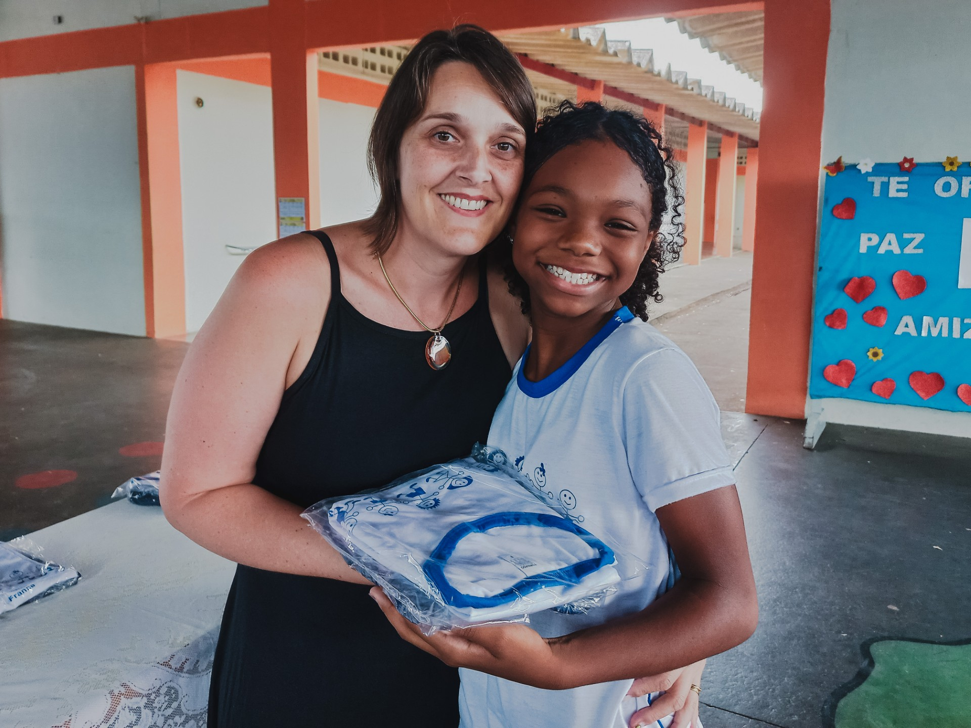 Educação faz nova entrega de uniformes em creches e escolas