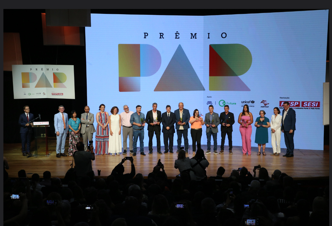 Educação municipal recebe prêmio de alfabetização de crianças na idade certa