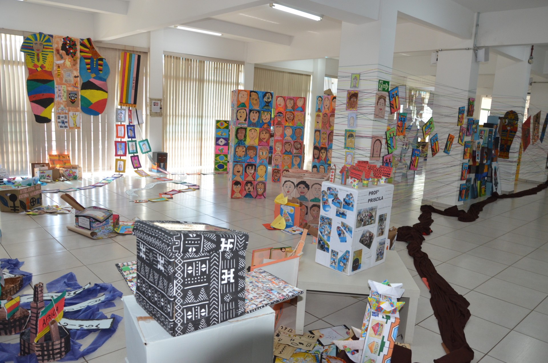 Educação recebe exposição de alunos sobre cultura africana