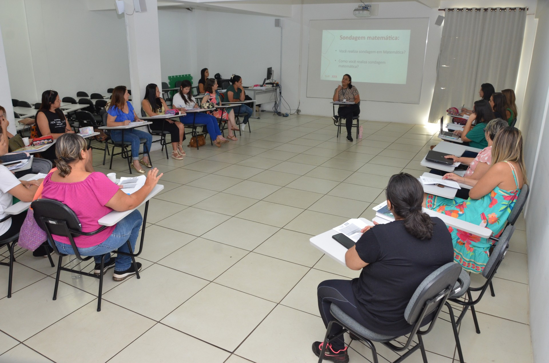 Professores da rede municipal recebem formação continuada
