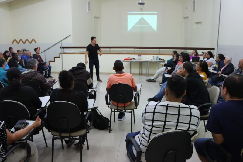 CEI realiza palestra de Educação Financeira para pessoas com deficiência intelectual