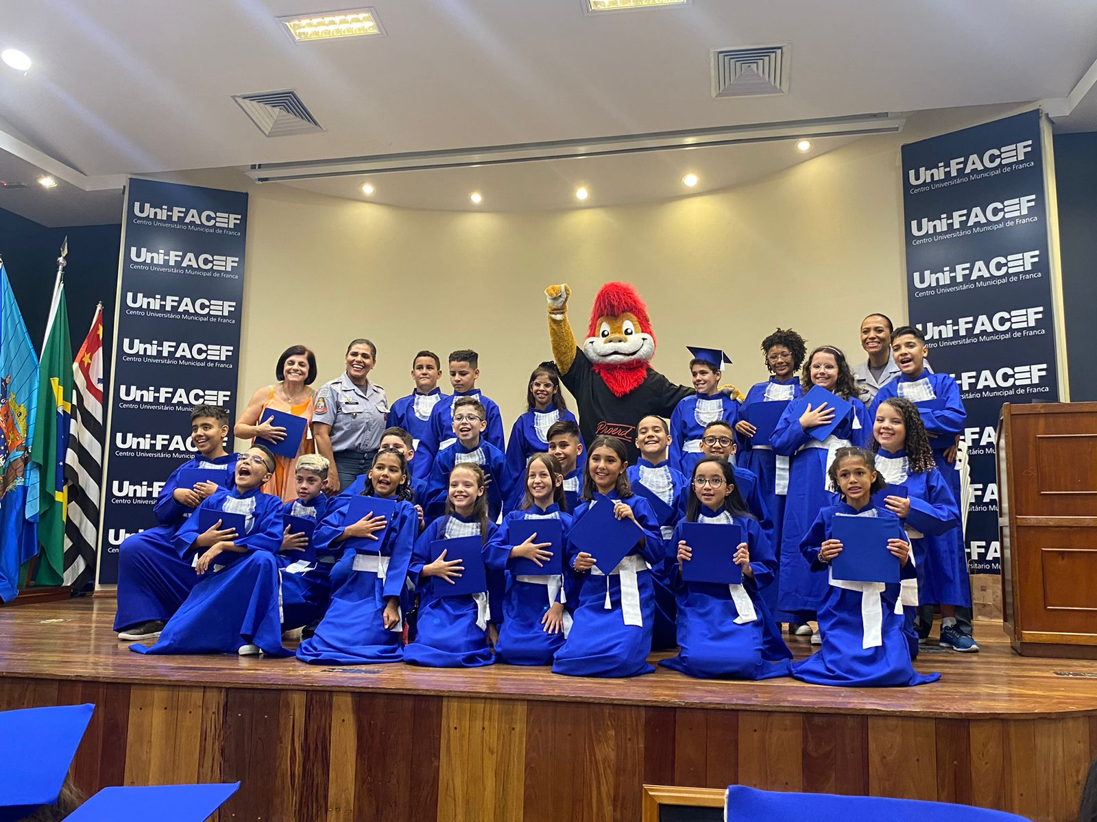 Formatura do PROERD é marcada por música e entrega de certificados