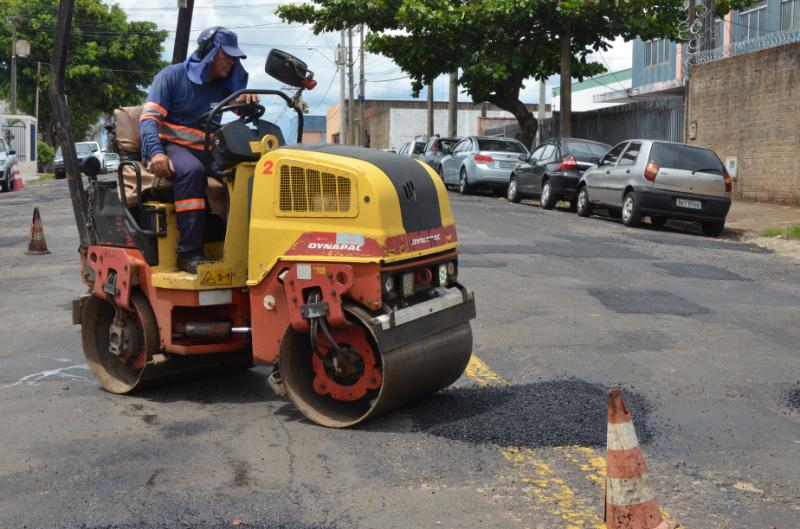 Operação Tapa buracos é intensificada na cidade
