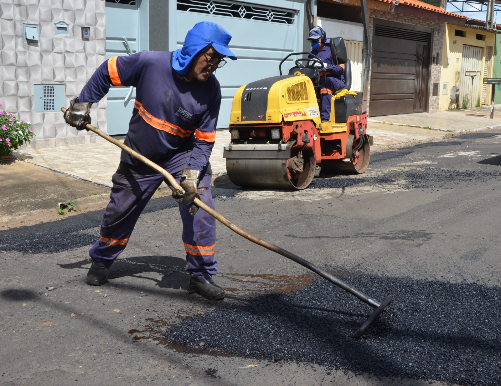 Prefeitura intensifica operação de remendo asfáltico