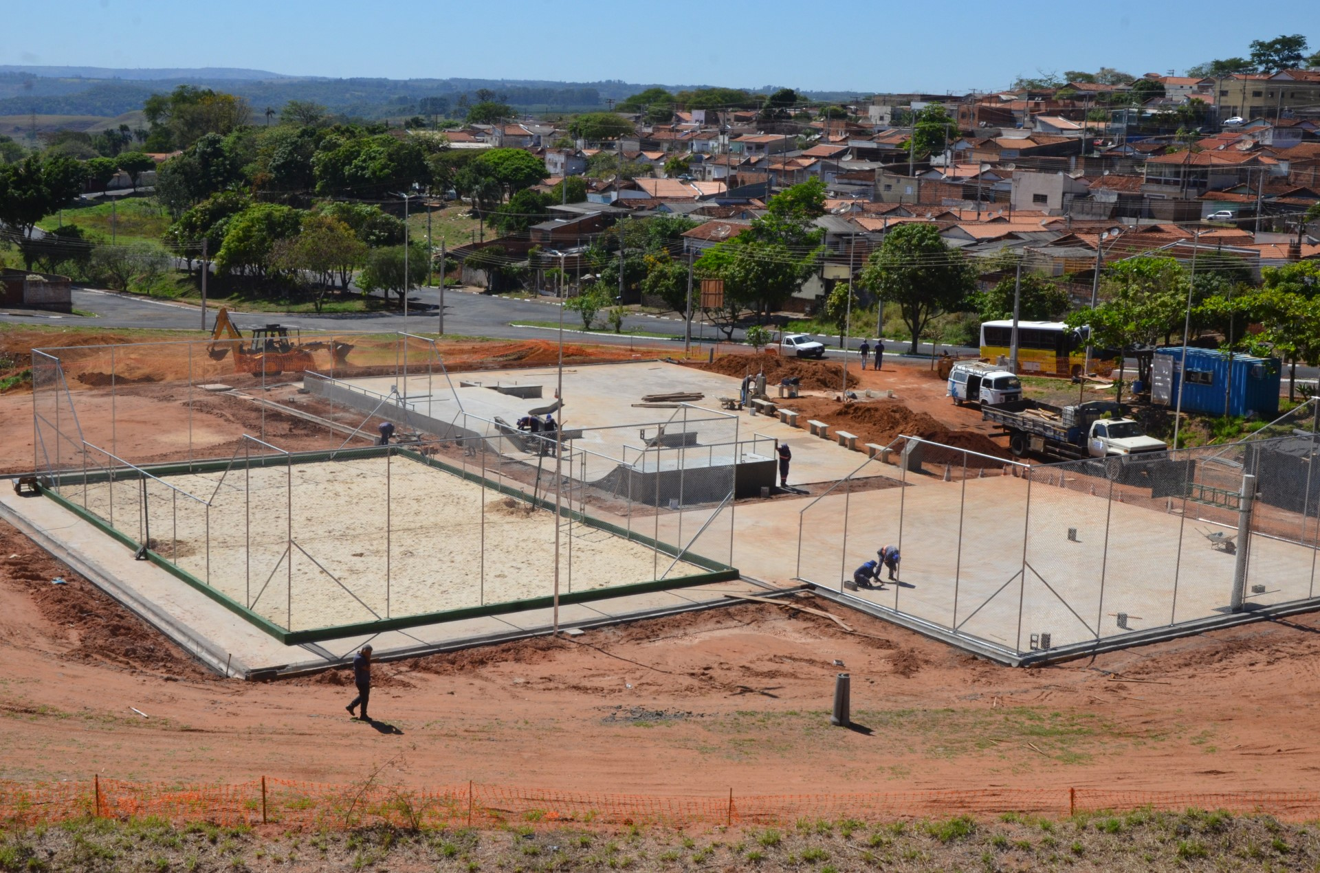 Novos Centros de Esportes com obras em andamento