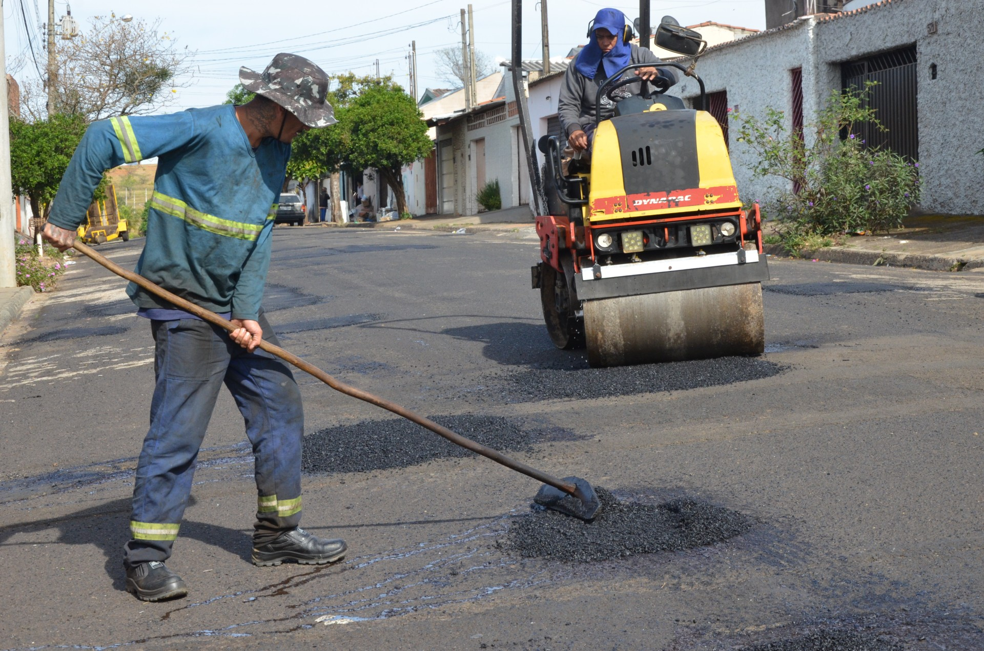 EMDEF intensifica serviços de remendo asfáltico pela cidade