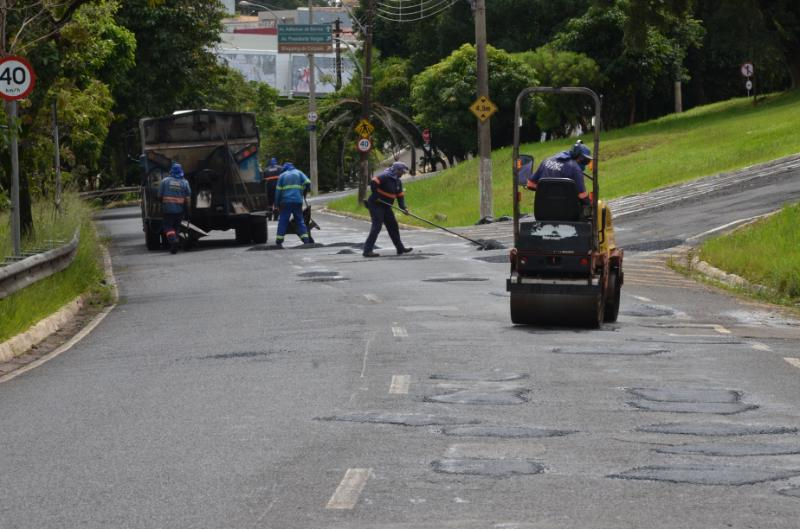 Emdef amplia jornada e intensifica remendo asfáltico pela cidade