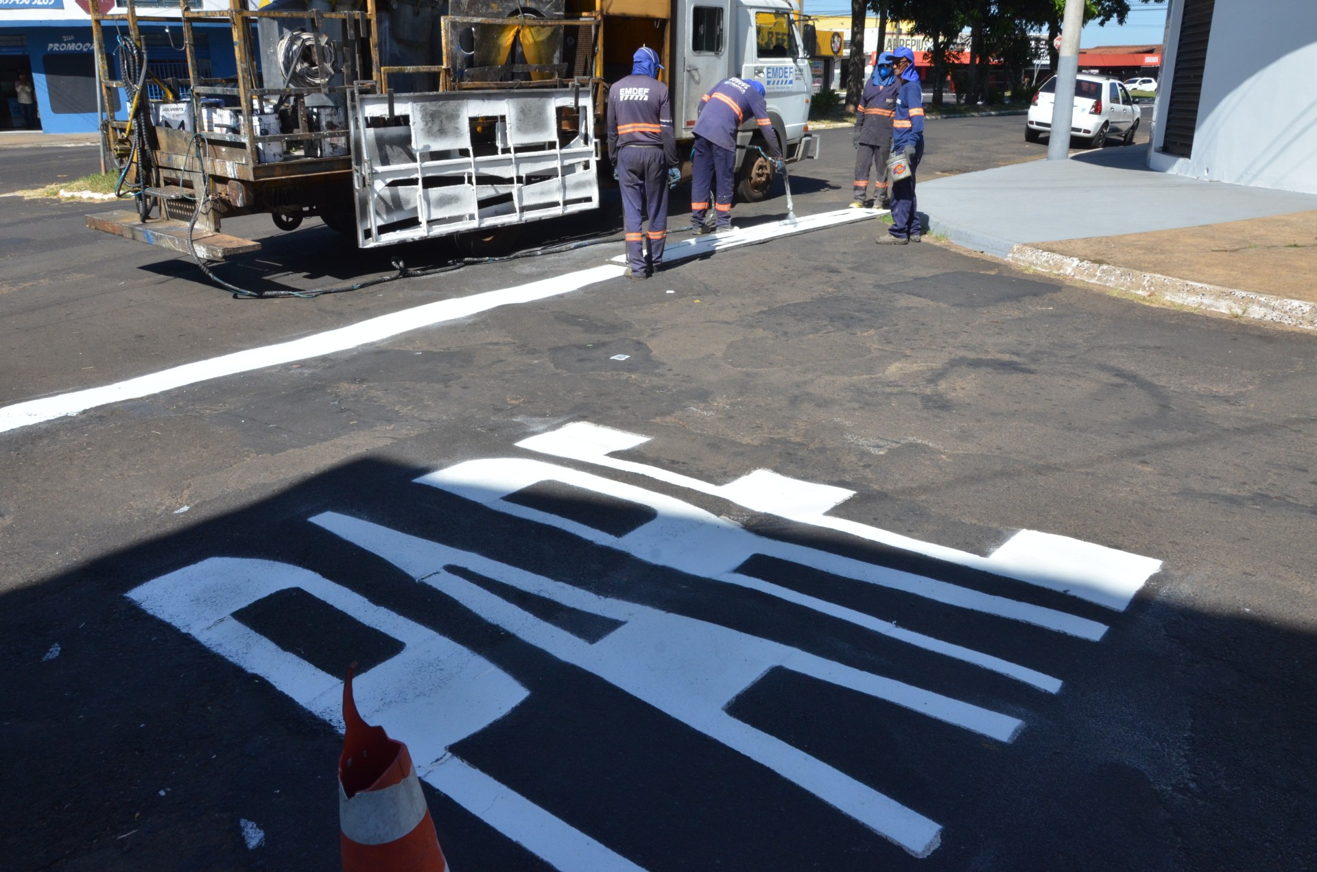 Avenida Adhemar de Bairros e adjacências recebem nova sinalização