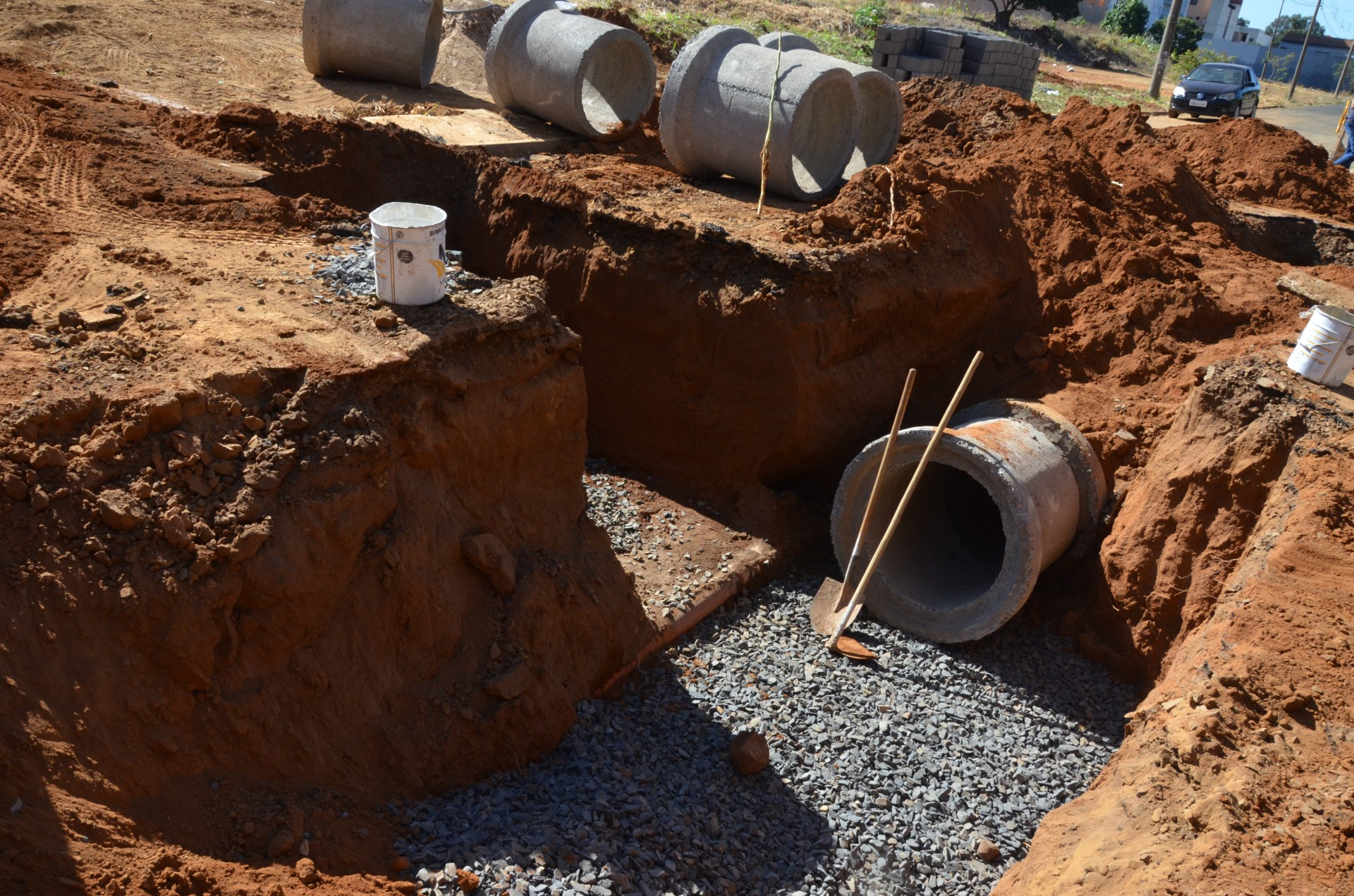 Prefeitura instala galerias em área do Residencial Nosso Lar