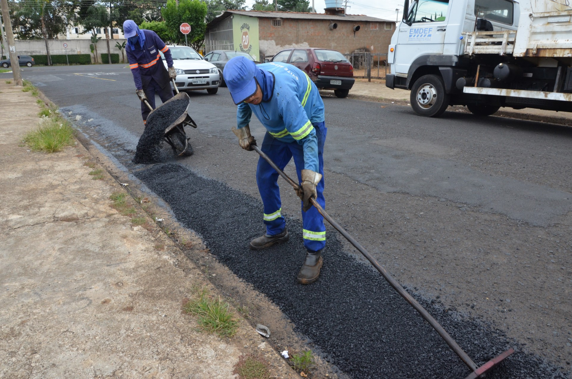 Emdef reforça remendo asfáltico com 7 equipes