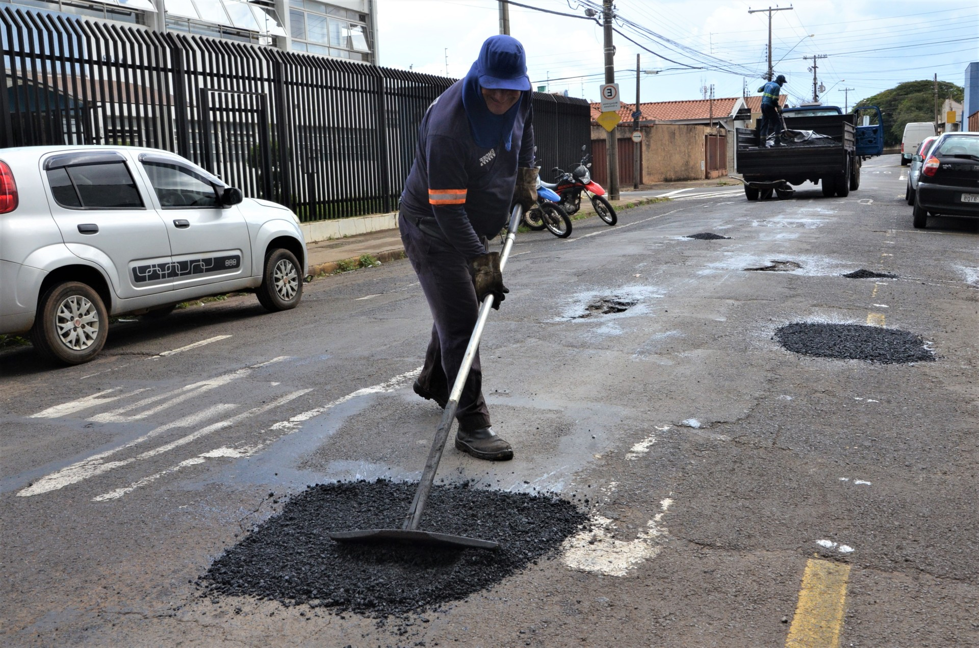 Prefeitura intensifica serviços de tapa-buracos
