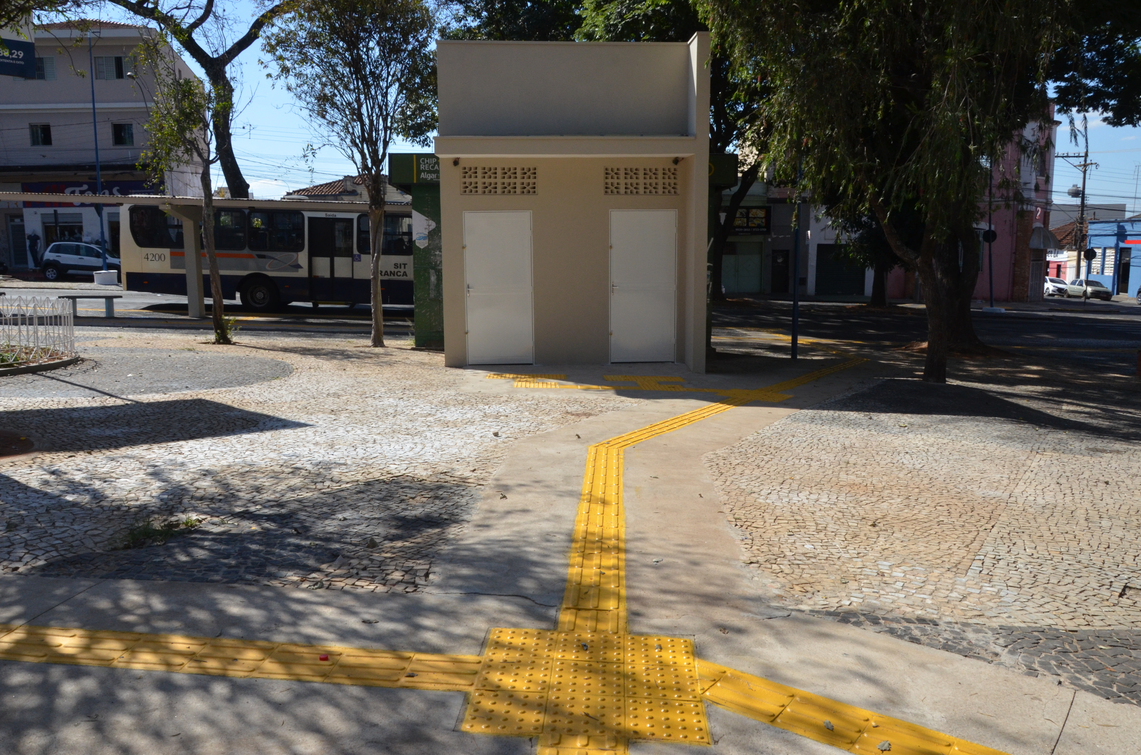 Obras na praça Sabino Loureiro estão em fase de conclusão