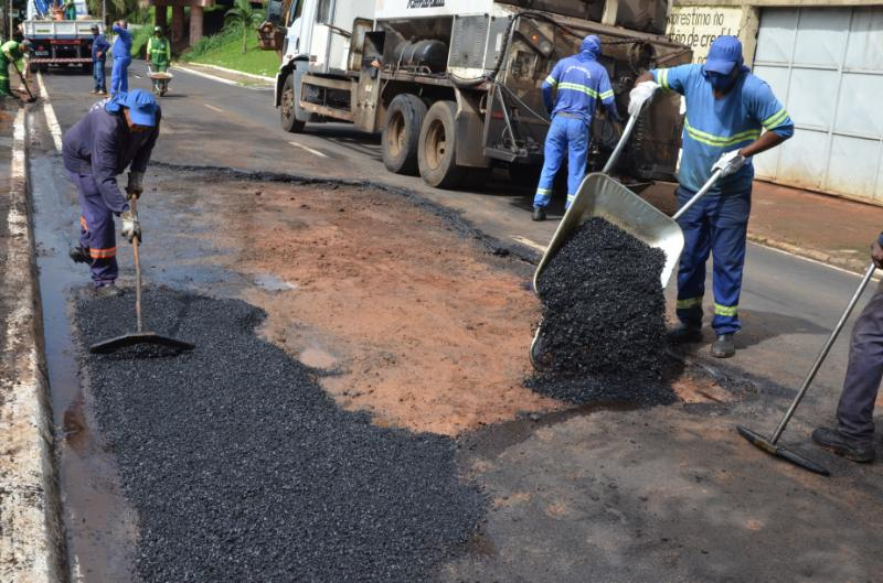 Estragos causados pelas chuvas mobilizam equipes da Defesa Civil