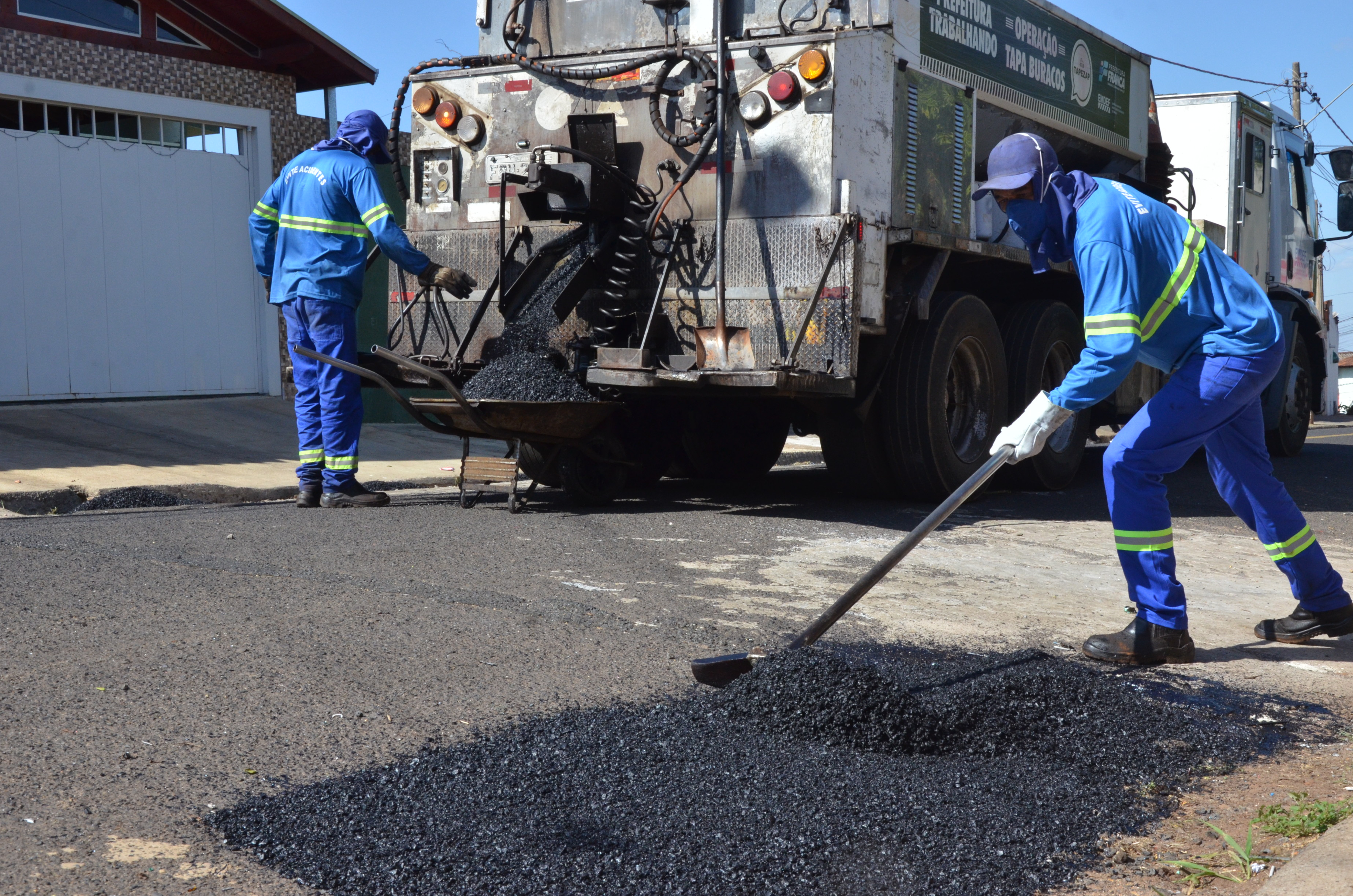 Emdef intensifica serviços de remendo asfáltico