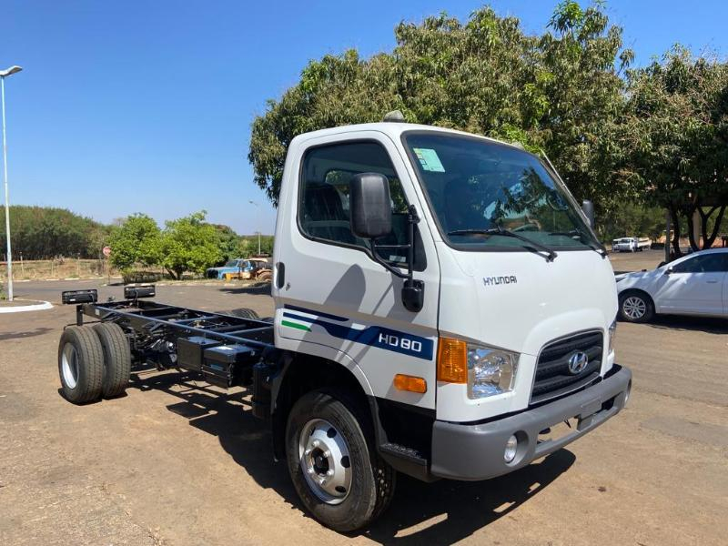 EMDEF compra caminhão para trabalhos de sinalização viária