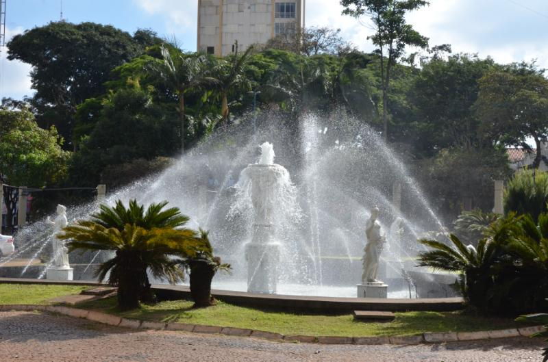 Prefeitura abre licitação para revitalização das praças do Centro