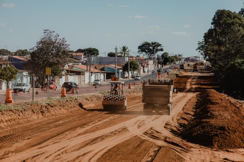 Obras de duplicação em avenidas estão em andamento