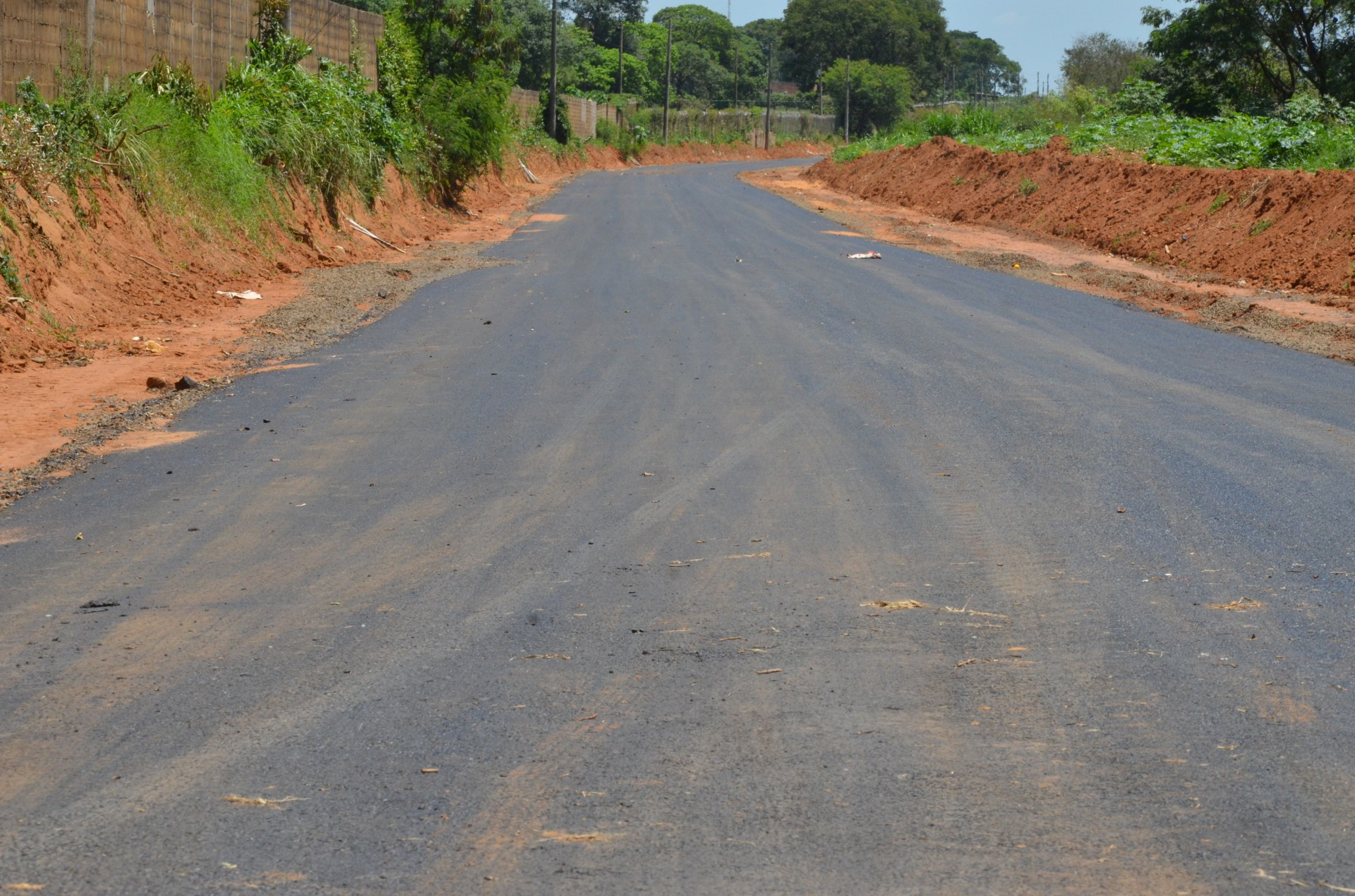 Pavimentação da avenida Sidney Romeu de Andrade continua