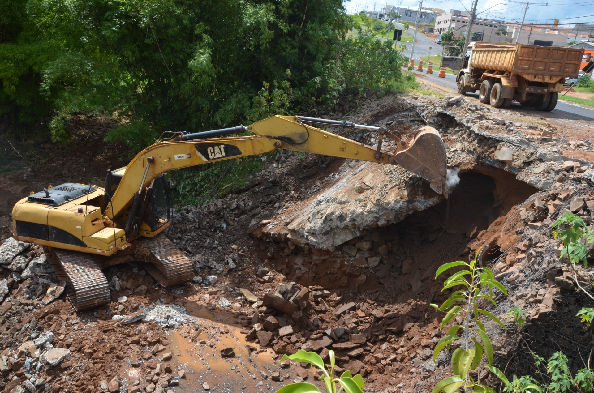 Começam as obras em ponte do Jardim Palmeiras