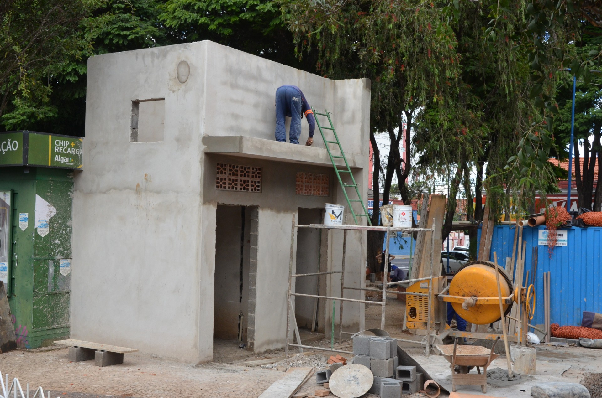 Prefeitura segue com revitalização das praças da Estação e Centro