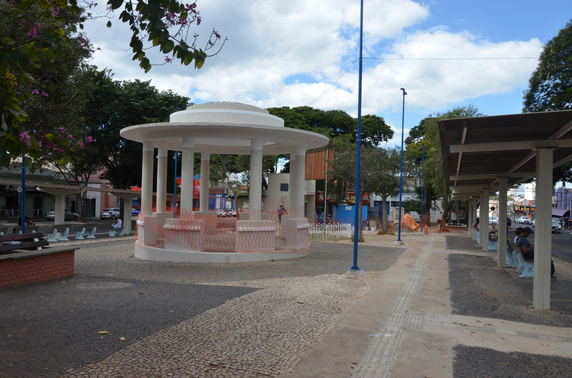 Prefeitura trabalha na revitalização da Praça Sabino Loureiro