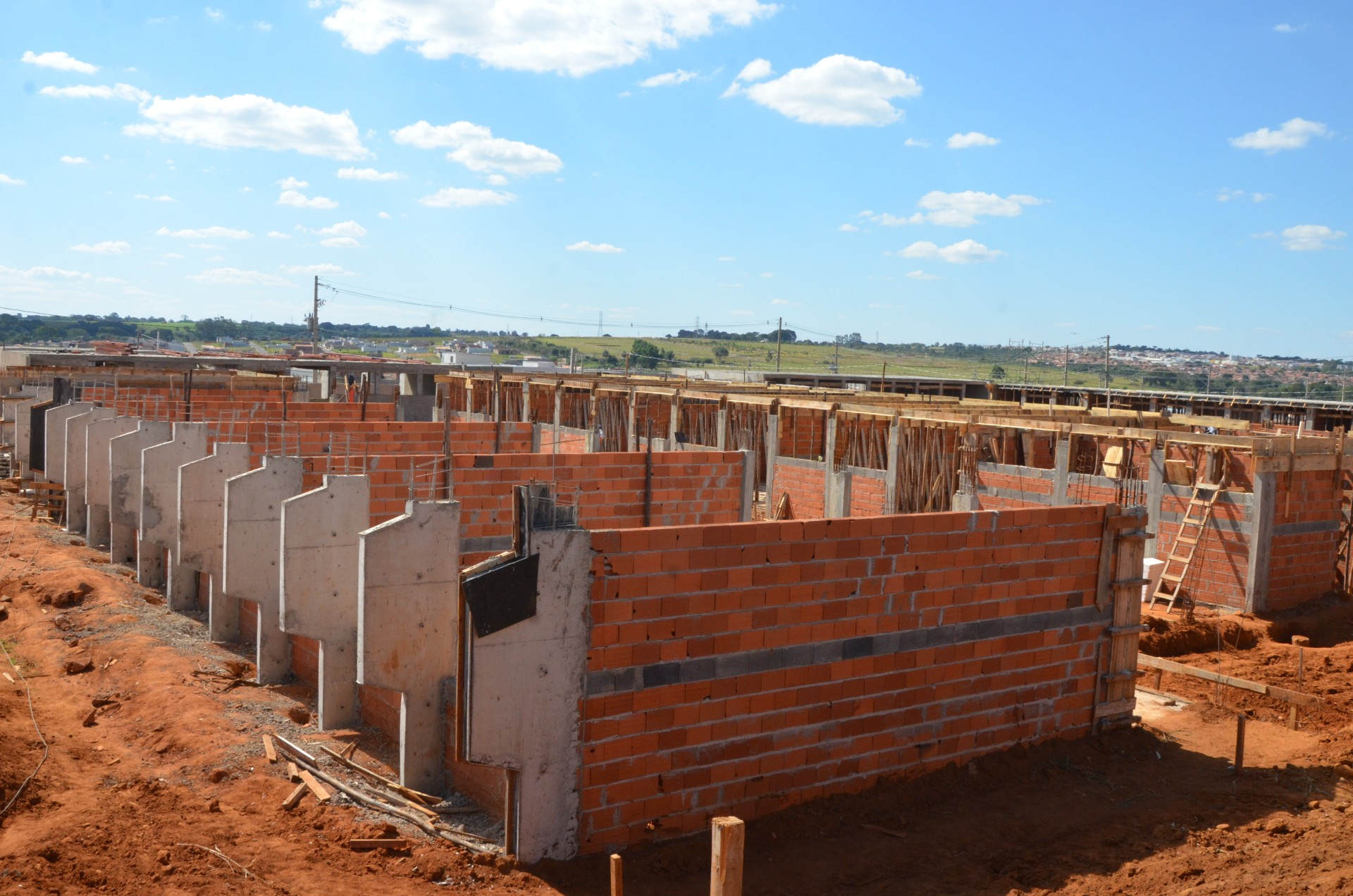 Prefeitura segue com construção de escola no Jardim Adelinha