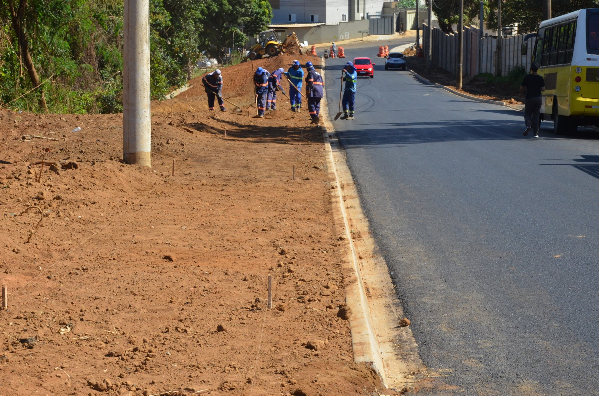Rua da Vila Santa Terezinha recebe pavimentação