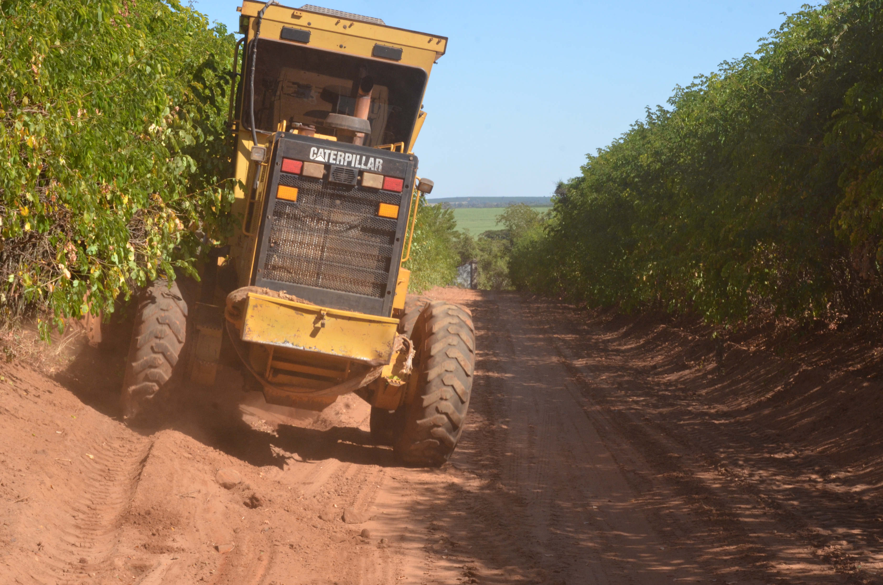 Meio Ambiente realiza manutenção das estradas rurais